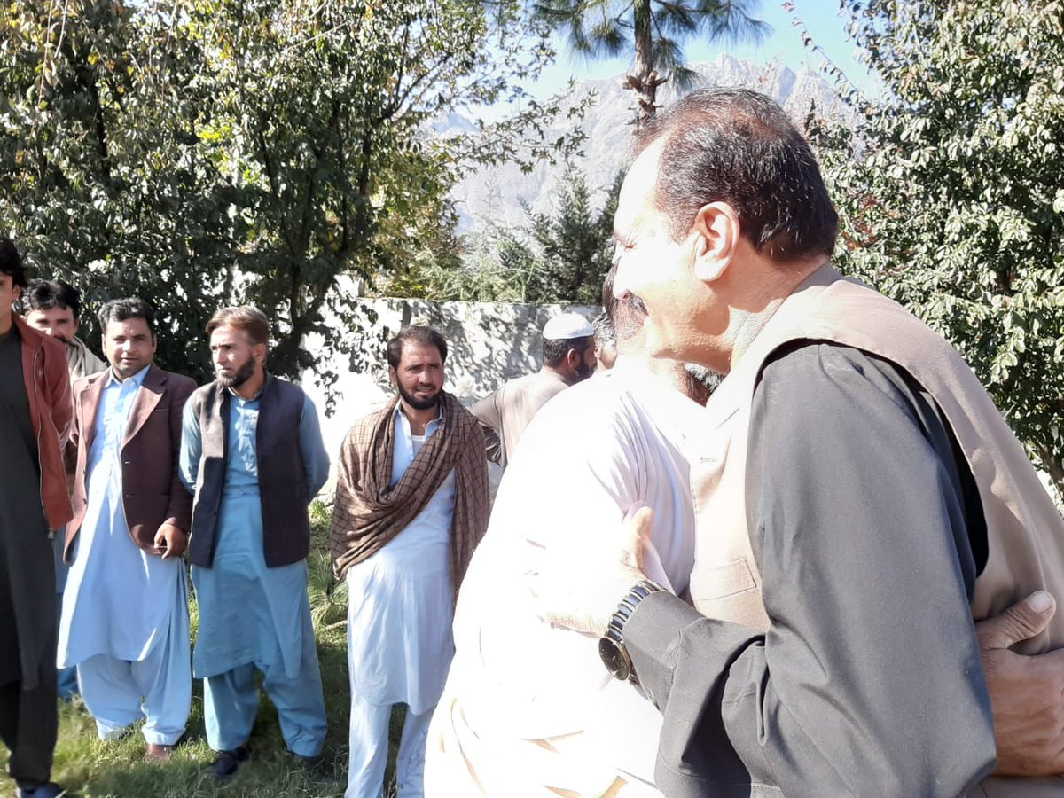 AjmalKhanMPA's tweet photo. ضلع باجوڑ!!! 
 ڈیڈک چئرمین و ایم پی اے انجینئر اجمل خان برنگ ہاوس میں بلدیاتی انتخابات کے حوالے سے  منعقدہ اجلاس میں ورکرز  سے ملاقات کر رہے ہے۔ https://t.co/IRNxGUbIOD