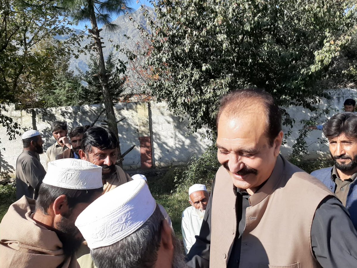 AjmalKhanMPA's tweet photo. ضلع باجوڑ!!! 
 ڈیڈک چئرمین و ایم پی اے انجینئر اجمل خان برنگ ہاوس میں بلدیاتی انتخابات کے حوالے سے  منعقدہ اجلاس میں ورکرز  سے ملاقات کر رہے ہے۔ https://t.co/IRNxGUbIOD