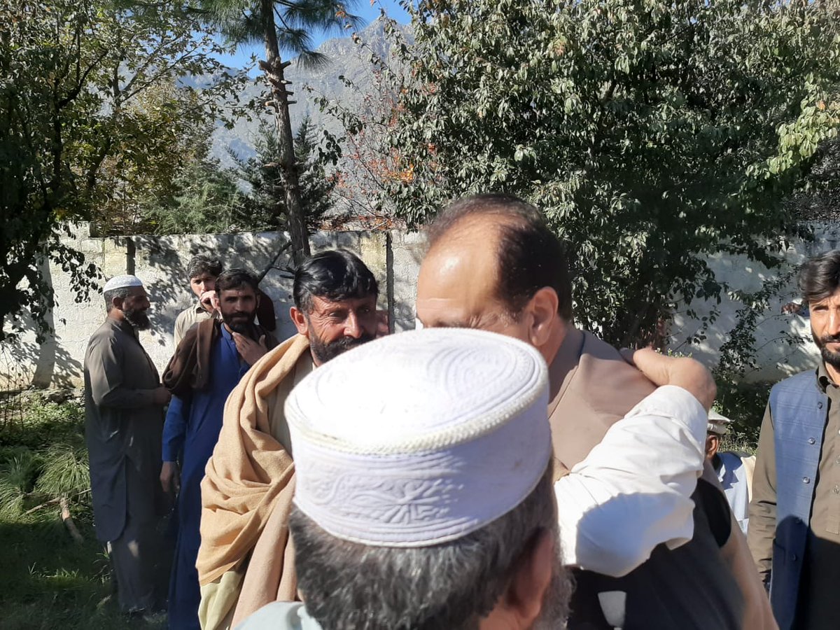 AjmalKhanMPA's tweet photo. ضلع باجوڑ!!! 
 ڈیڈک چئرمین و ایم پی اے انجینئر اجمل خان برنگ ہاوس میں بلدیاتی انتخابات کے حوالے سے  منعقدہ اجلاس میں ورکرز  سے ملاقات کر رہے ہے۔ https://t.co/IRNxGUbIOD