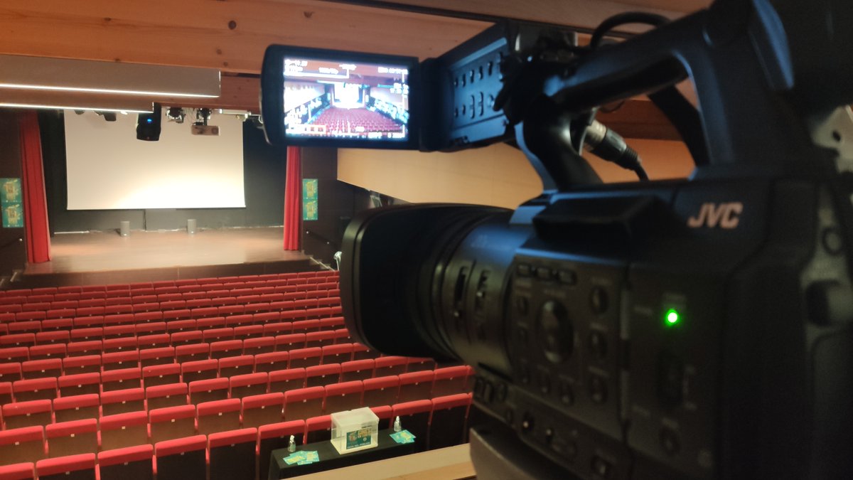 En 1 hora nos vemos en el teatro El Tronío para cerrar esta edición de 'Gines en Corto' y conocer a los galardonados 📽️

¿No puedes venir? Sigue la gala de forma online en 👉 youtube.com/channel/UCh83B…