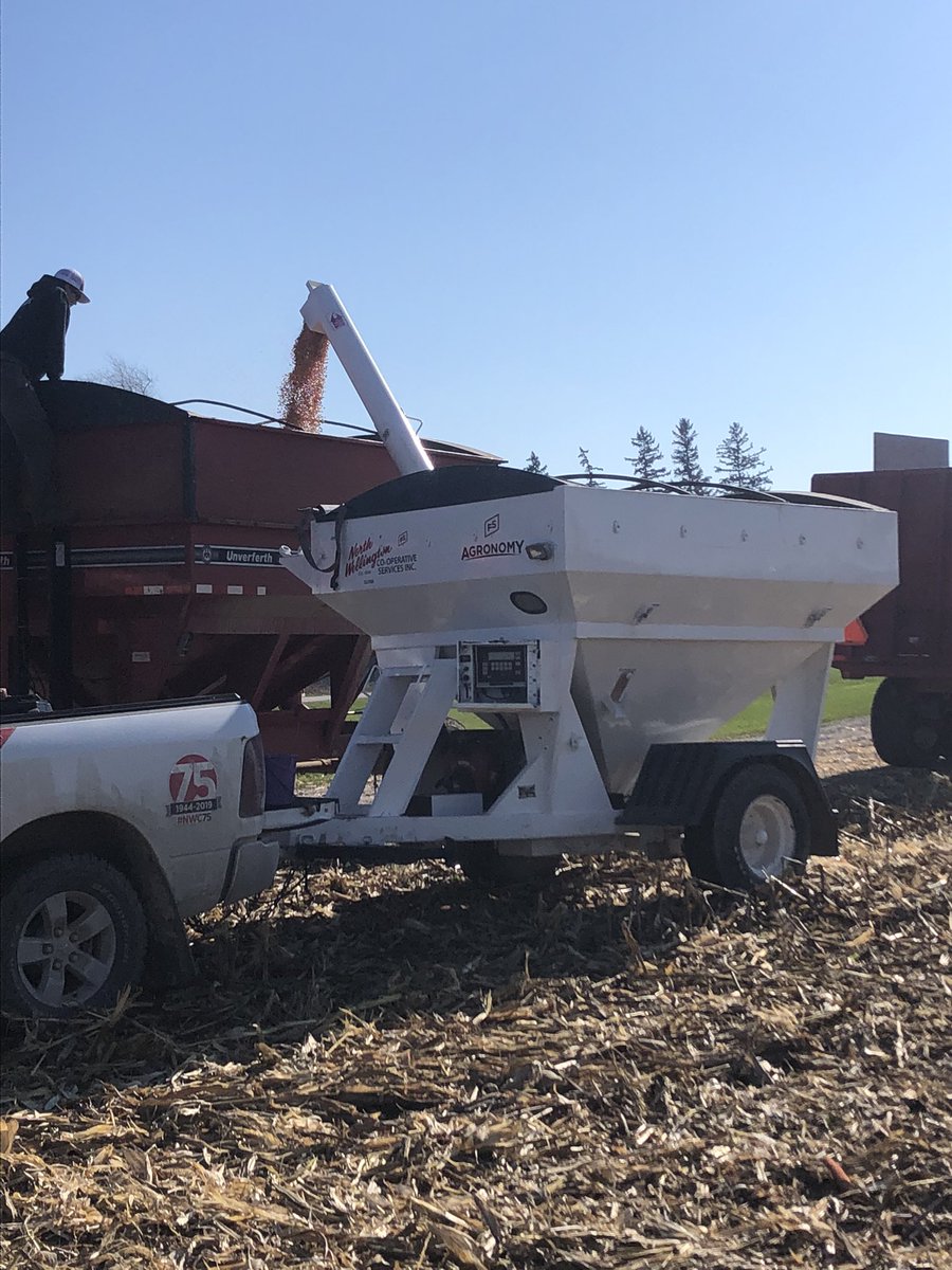 BrentMCS's tweet photo. Beauty day for a corn plot harvest @LennoxJay https://t.co/TukM4pTujq