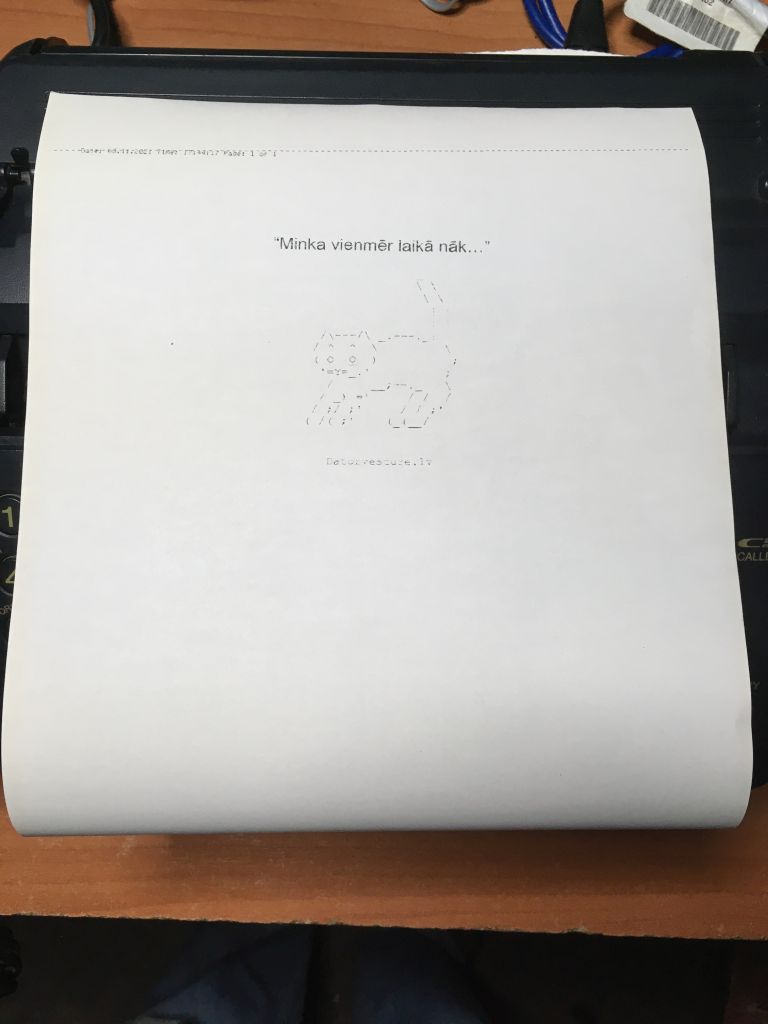 Kāds pagaldē atrada netīru faksu. Tā sākās diena ar devīzi "jāizprintē taču kaķis". 
Panasonic faksa aparāts, kas notrausts no gružiem, pat ieslēdzās un caur modemu piegādāja kaķi uz papīra.
Paldies par suportu <a href="/Kodolskiltava/">Kodolšķiltava.</a>