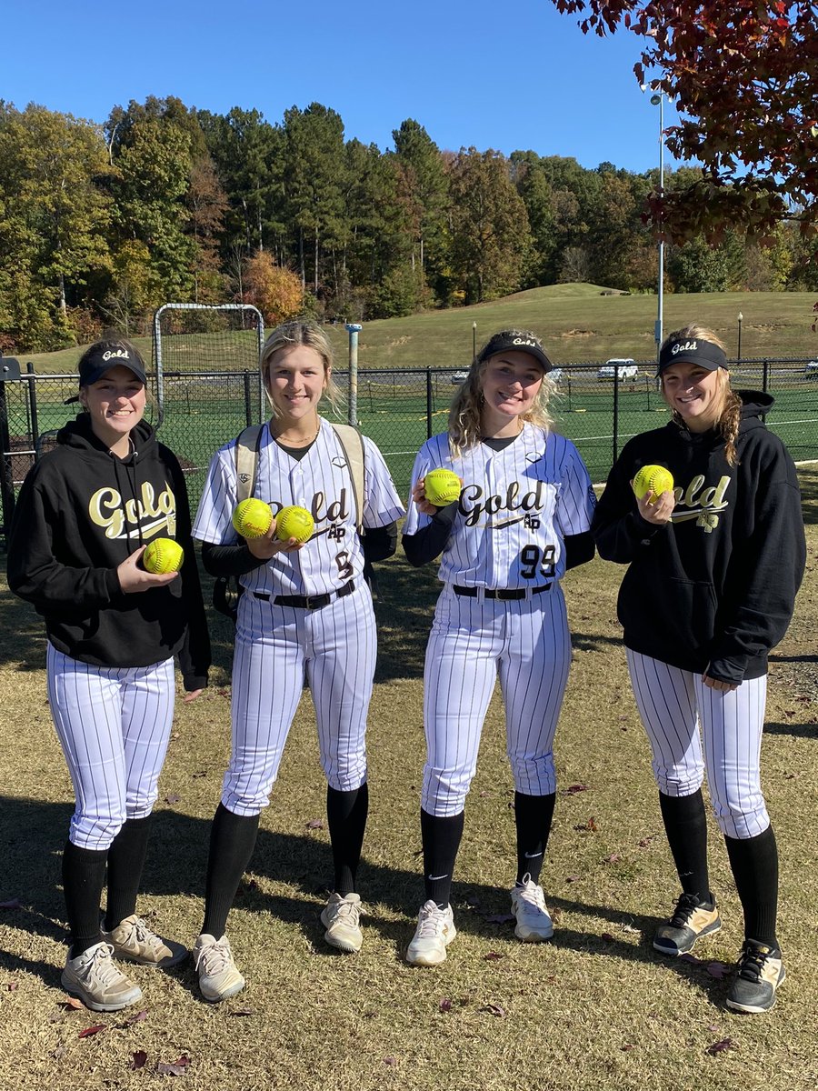 With no practice, these girls showed up and dropped bombs against some of the Top 25 teams in the nation. Going to be a great season!💣 #GOGOLD <a href="/KailyCollett/">Kaily Collett</a> <a href="/Averybarton2022/">Avery</a> @OliviaHall2022 <a href="/charlaclifton_1/">charla clifton</a>