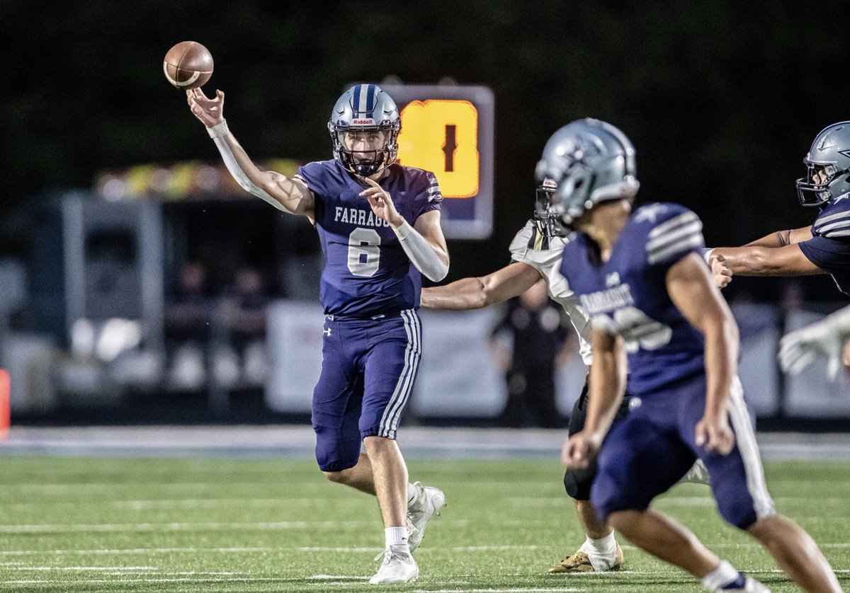 Please go to 5starpreps.com and Vote for Farragut Admirals QB DAWSON MOORE to be ⁦<a href="/5StarPreps/">5Star Preps</a>⁩ Player of the Week ⚓️🏈
Dawson accounted for 5 Touchdowns in Friday’s 57-56 Playoff Win at Science Hill 🏈⚓️ 
Photo courtesy of ⁦<a href="/crfoto1/">Carlos Reveiz</a>⁩ 
__
⁦<a href="/FarragutFB/">Farragut Football</a>⁩