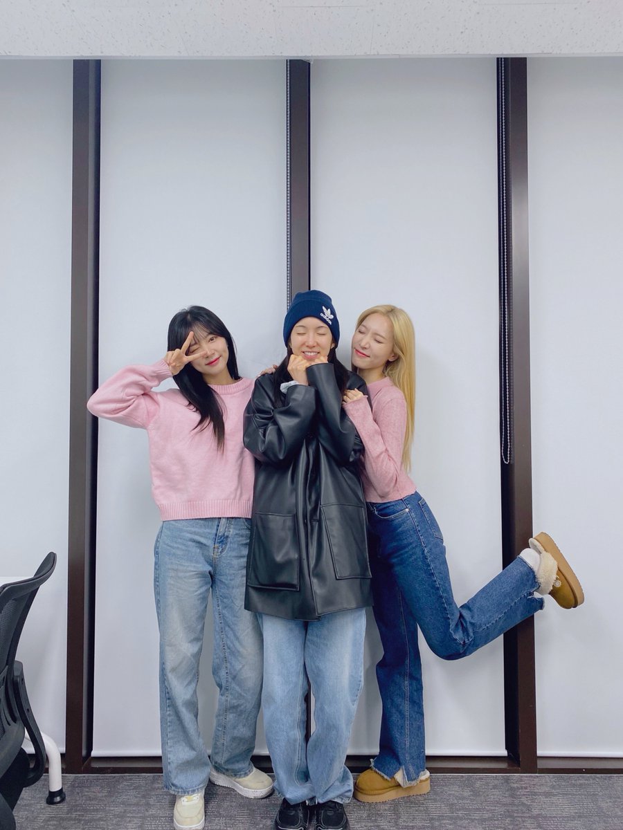laboumpicss's tweet photo. ℎ𝑎𝑒𝑖𝑛♡︎
𝑠𝑜𝑦𝑒𝑜𝑛♡︎
𝑗𝑖𝑛𝑦𝑒𝑎♡︎
#LABOUM #LABOUM_BLOSSOM #LABOUM_KISSKISS https://t.co/RAdhyn0SPx