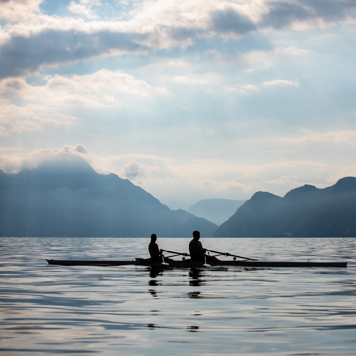 Hydrow_by_CREW's tweet photo. We’re wrapping up a week of new workouts with rolling hills, stunning architecture, and the most beautiful lake in Switzerland. Who all took a trip to Lucerne with us? #HydrowDestinations https://t.co/WOGfh97lkK