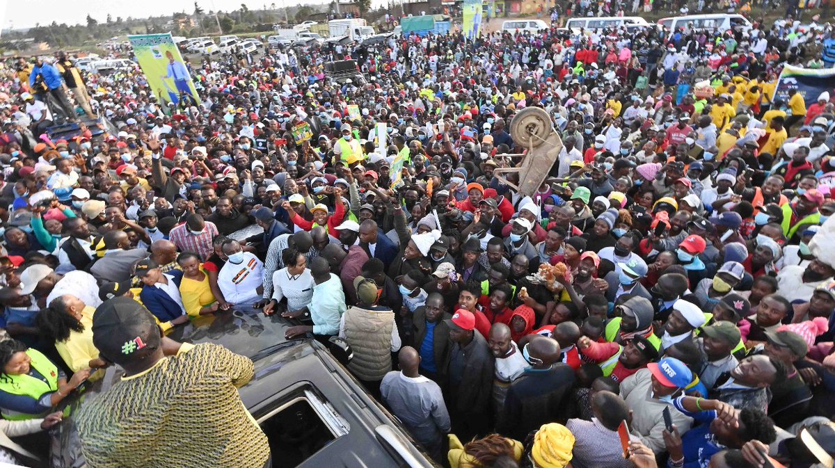 WilliamsRuto's tweet photo. The United Democratic Alliance administration will invest in markets and research that work for small-scale farmers and traders in agriculturally-rich parts of our country such Kimende and Limuru. We will also offer them the right tools and opportunities to thrive. https://t.co/35sXUhd4yO