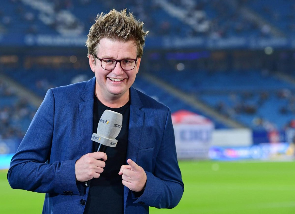 mopo_sport's tweet photo. „Aufstieg muss her, sonst ...“: Comedian Bär befürchtet Schlimmes für den HSV https://t.co/NUb5CwkfDb https://t.co/FGwQmJ7Nhk