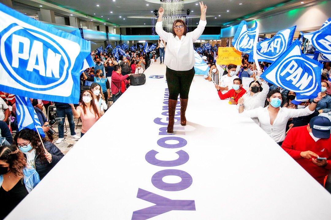 GenovevaHuerta's tweet photo. Aquí estamos las mujeres y hombres que en las buenas y en las malas seguimos luchando de la mano por el @PANPUEBLA 

Somos los que verdaderamente trabajamos día a día y recorremos los 217 municipios. 

Nosotros sí estamos cerca de la  militancia. ¡Ya ganamos!
#YoVoyConGenoveva https://t.co/PQqzF5Prh4