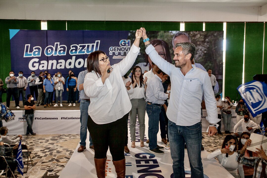 GenovevaHuerta's tweet photo. Aquí estamos las mujeres y hombres que en las buenas y en las malas seguimos luchando de la mano por el @PANPUEBLA 

Somos los que verdaderamente trabajamos día a día y recorremos los 217 municipios. 

Nosotros sí estamos cerca de la  militancia. ¡Ya ganamos!
#YoVoyConGenoveva https://t.co/PQqzF5Prh4