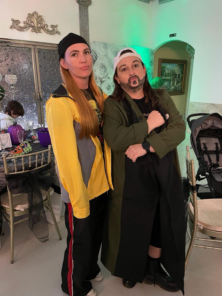 My cousin Alli and her girlfriend Sam went as Jay and Silent Bob to my brother’s Halloween wedding and won best couples costume <a href="/ThatKevinSmith/">KevinSmith</a>
