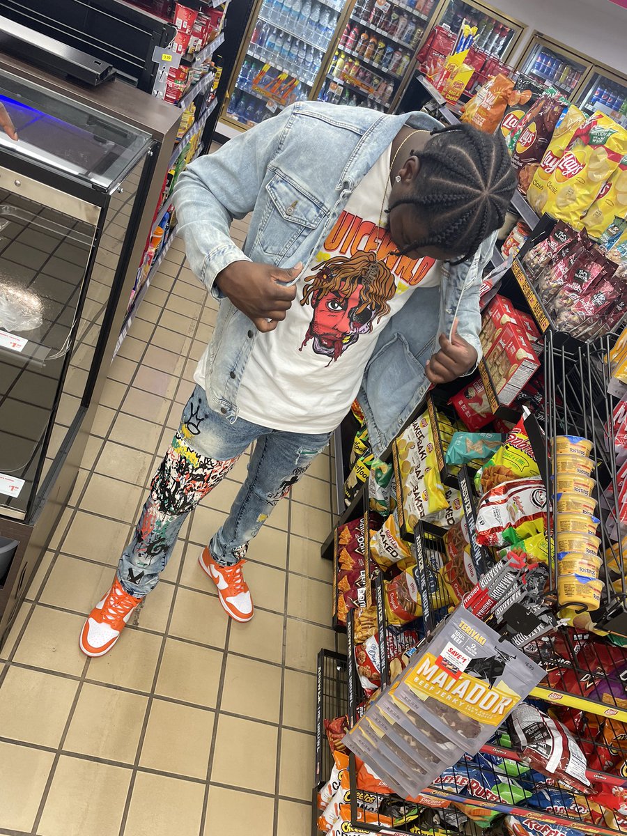 finally_madeit7's tweet photo. Baby I been on a run but I would never run from your love 🧡💫
#Juicewrld https://t.co/EyCxJuR1gu