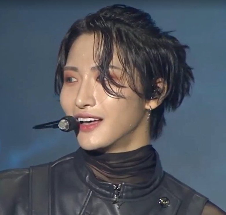 hiaiyash's tweet photo. [DAY 5] 

✨rt and drop your day 5 entry✨
Please vote on the website atiny💖

#MAMAVOTE #ateez @ATEEZofficial https://t.co/QR9TfaFuf1
