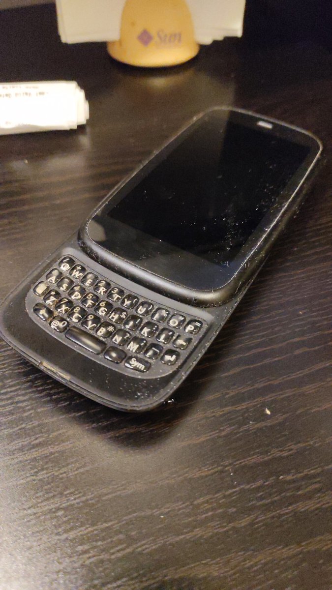 ToniCipriani5's tweet photo. @Unihertz Please, please, please build a slider keyboard into this. I want a successor for my #Pre3. https://t.co/JL27qtxUzp