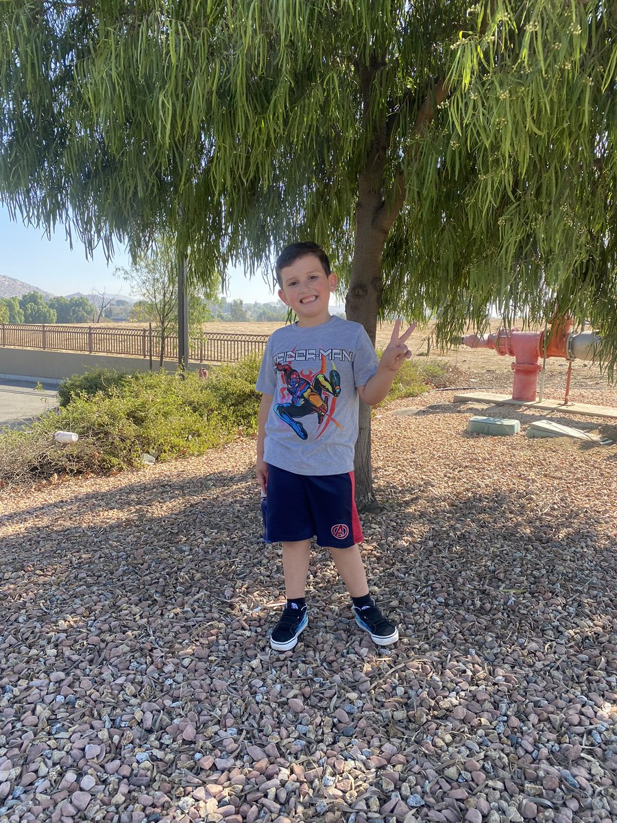 Jazzy_yee's tweet image. Without downloading any new pictures, where are you mentally? 

#kiddo and #workfromwifi