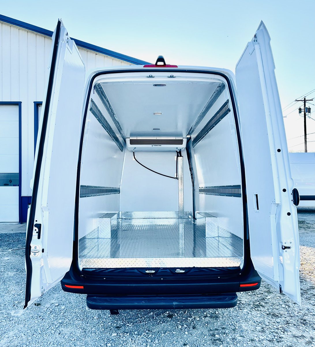 MobileColdSol's tweet image. New refrigerated van built for a local pizza shop. 2021 Mercedes Sprinter with Mobile Cold Solutions insulation package and a Thermo King V520-20Max refrigeration unit. Aluminum tread plate floor, 2 rows e-track, floor drain, LED lights, door pods, FDA approved thermal liner.  🍕