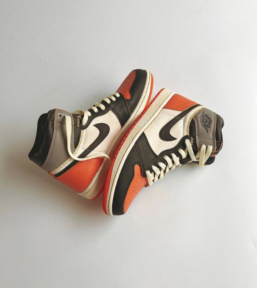 nicekicks's tweet photo. “Shadow Backboard” Air Jordan 1 High OG Customs. 💥🌘 https://t.co/ArcxPcE8kD