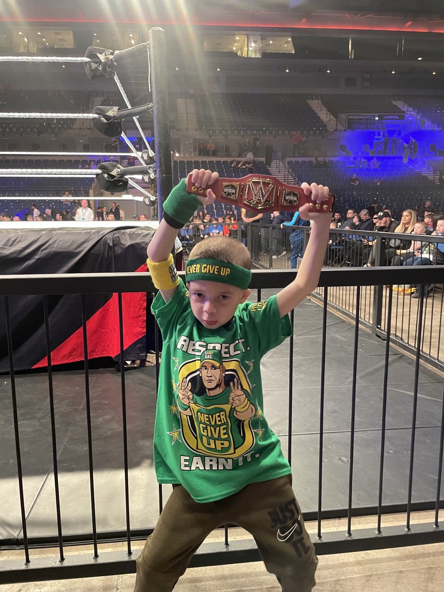 Chris_lane79's tweet photo. ⁦@DMcIntyreWWE⁩ thanks for making my sons day today, he was the boy who couldn’t lift the belt for photos 😂😂 https://t.co/x8QRCRQMbS
