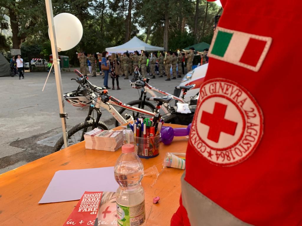 cripalermo's tweet photo. “La Domenica Favorita”: oggi i volontari di #CRIPalermo hanno partecipato con attività rivolte ai #giovani e con l'#autoemoteca per far conoscere l’importanza e le modalità della #donazionesangue #CRISicilia #CroceRossaItaliana
#UnItaliacheaiuta
#CRIPerLePersone #DonaCheTiTorna https://t.co/f65hnSyK1V