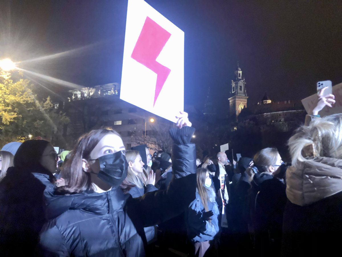 #anijednejwiecej takie mamy czasy, że młodzież wstaje rano, maluje transparent i idzie na popołudniowy protest.