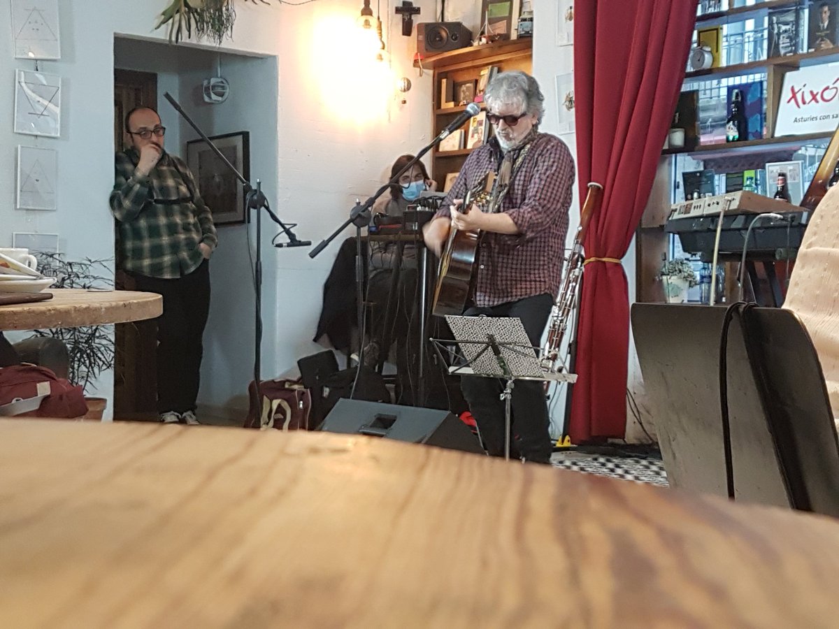 egcvx's tweet photo. #Amosando de @musicasturiana nel @Toma3Gijon
@tolimorilla y #CaldoYOsRabizos
¡Perguapo! https://t.co/5dmnjoZ48R