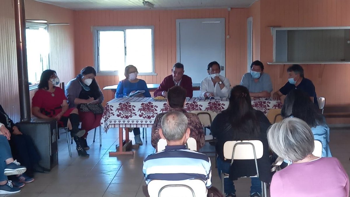rquinteroslara's tweet photo. 📌Ayer estuvimos en el sector de #Pichil de la comunidad de #Osorno en compañía de nuestro consejero regional Francisco Reyes. Gran reunión con su comunidad! #senadordeverdad #QuinterosSenador #osorno #Participación #VotaAH18 https://t.co/Nk5gbHJ3RJ