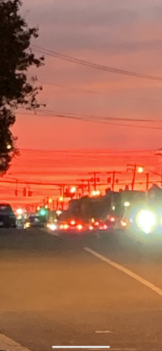 MonikaOmigrunt's tweet photo. What a sky https://t.co/1FX2LOc0pn