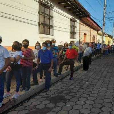 La prensa canalla dice que la gente no va a votar en Nicaragua; las fotos que llegan de allá dicen otra cosa. No te dejes engañar....
