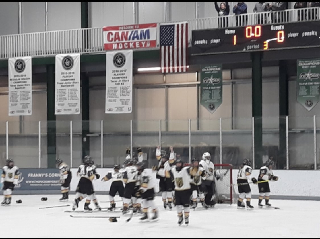Sheri_Hudspeth's tweet photo. The best kind of yard sale!! Vegas Jr. Golden Knights are the Can/Am 12U Challenge Cup CHAMPS!! 🏆 🤠 #girlshockey #canamhockey https://t.co/zdtjeATTHE