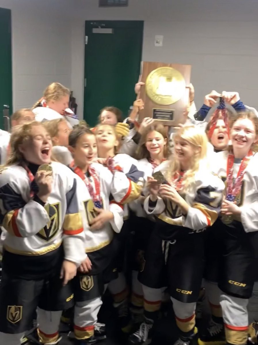 Sheri_Hudspeth's tweet photo. The best kind of yard sale!! Vegas Jr. Golden Knights are the Can/Am 12U Challenge Cup CHAMPS!! 🏆 🤠 #girlshockey #canamhockey https://t.co/zdtjeATTHE