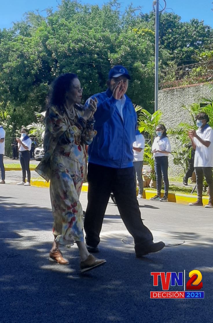 Canal2Nicaragua's tweet photo. #ÚltimoMinuto 🚨

Presidente Daniel Ortega llega ha ejercer su derecho al voto

#Decisión2021 🗳 https://t.co/rcAfBpkRU8