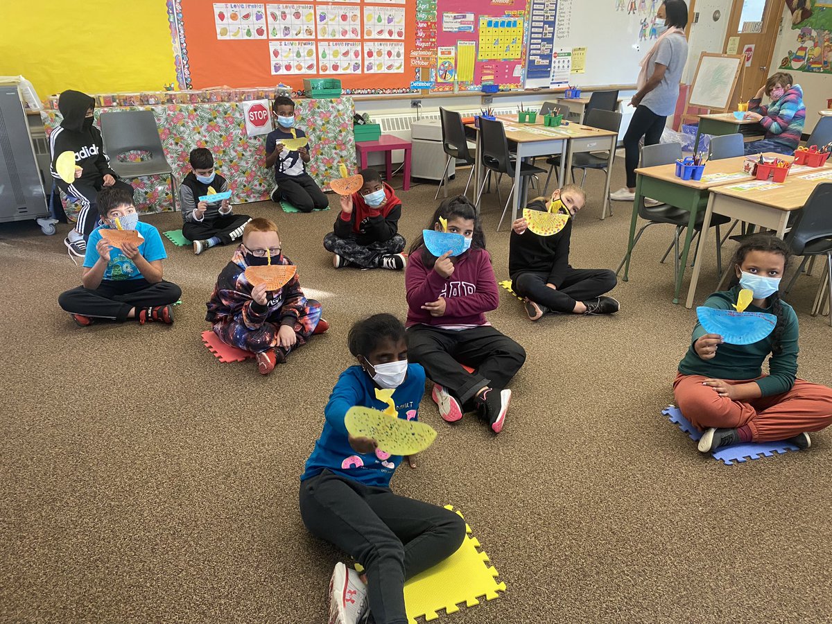 Ms_Palsetia's tweet photo. Late post. The #JrMID students @CDF_TDSB learn about Diwali by listening to Binny’s Diwali and designing some diyas. https://t.co/xpPWWHZckn