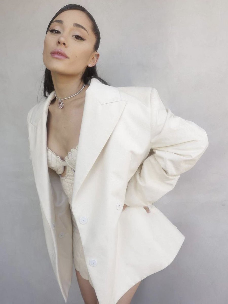 ORTEGADEVRA's tweet image. 🤍🤍🤍🤍🤍