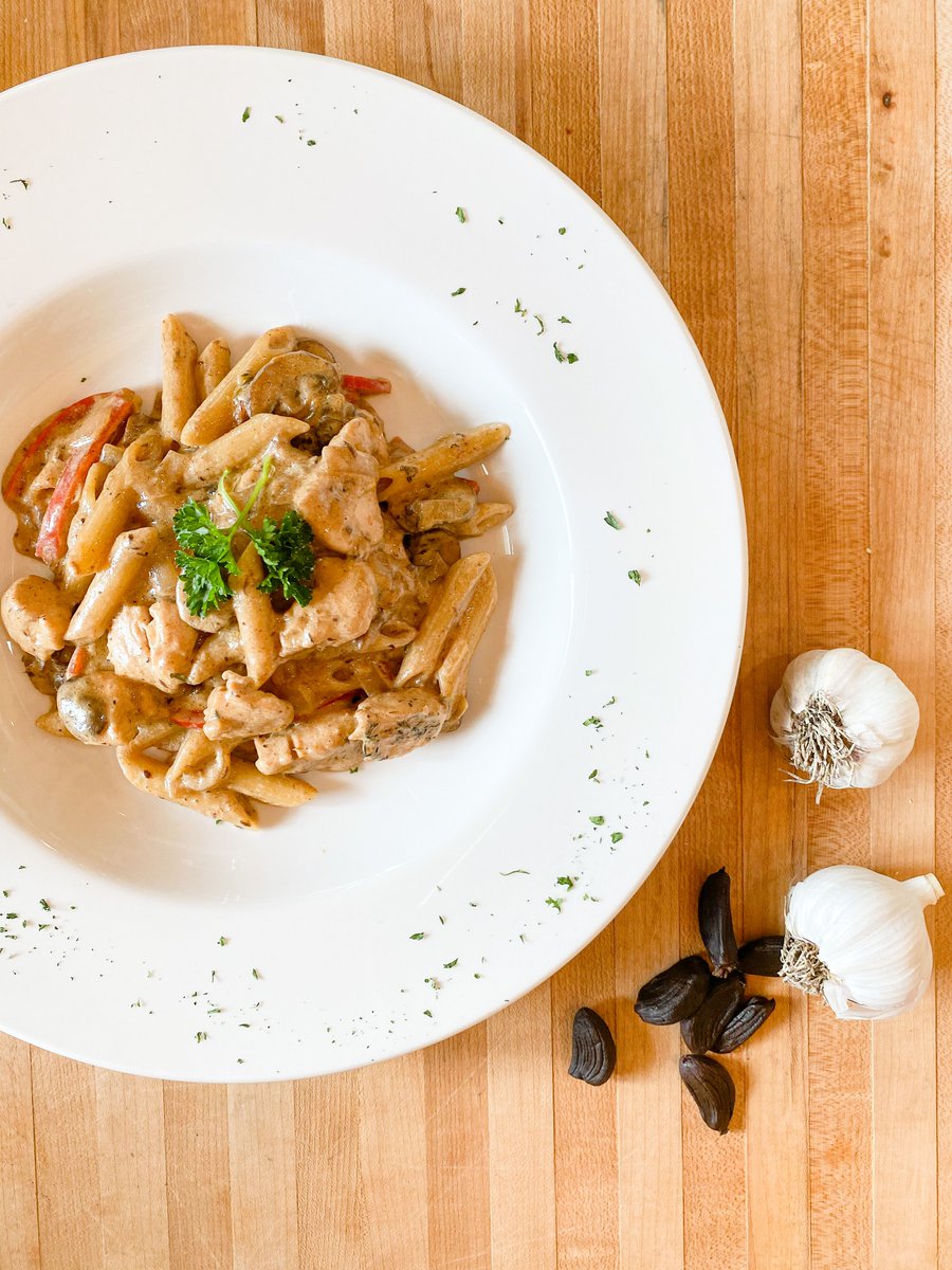 TorontoGarlic's tweet photo. Itβs the last day of #OntarioGarlicWeek but donβt fear! π§ So many of our participating restaurants use local garlic all year round! ππ½Head over to the #OntarioGarlicMap to find somewhere new and try ordering takeout or enjoy a dine-in experience.π΄ https://t.co/x2rIDhoLAQ https://t.co/NxyPCFec0q