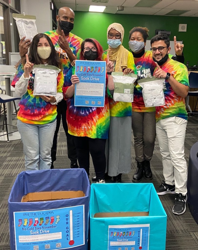 PTKTruman's tweet photo. @PTKTruman @TrumanCollege just launched our fall service project.  We hope to collect 1000 pairs of socks for local shelters. Join us &amp; donate new socks to help our neighbors in need. Special thanks to @truman_sa for the shirts &amp; boxes! #OneTruman @ChiCityColleges @PHITHETAKAPPA https://t.co/2m38LjNref