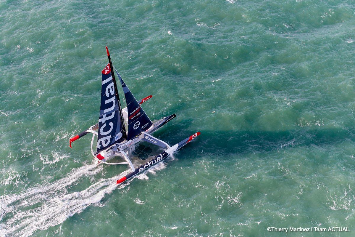 team_actual_'s tweet photo. Des conditions musclées au départ de la @TransatJV avec un passage près des Falaises d’Etretat. 🔴⚫️ 🏁
© : @thmartinezphoto | #TeamActual
#TransatJacquesVabre | #ActualEnCourse https://t.co/IMovDwlanZ