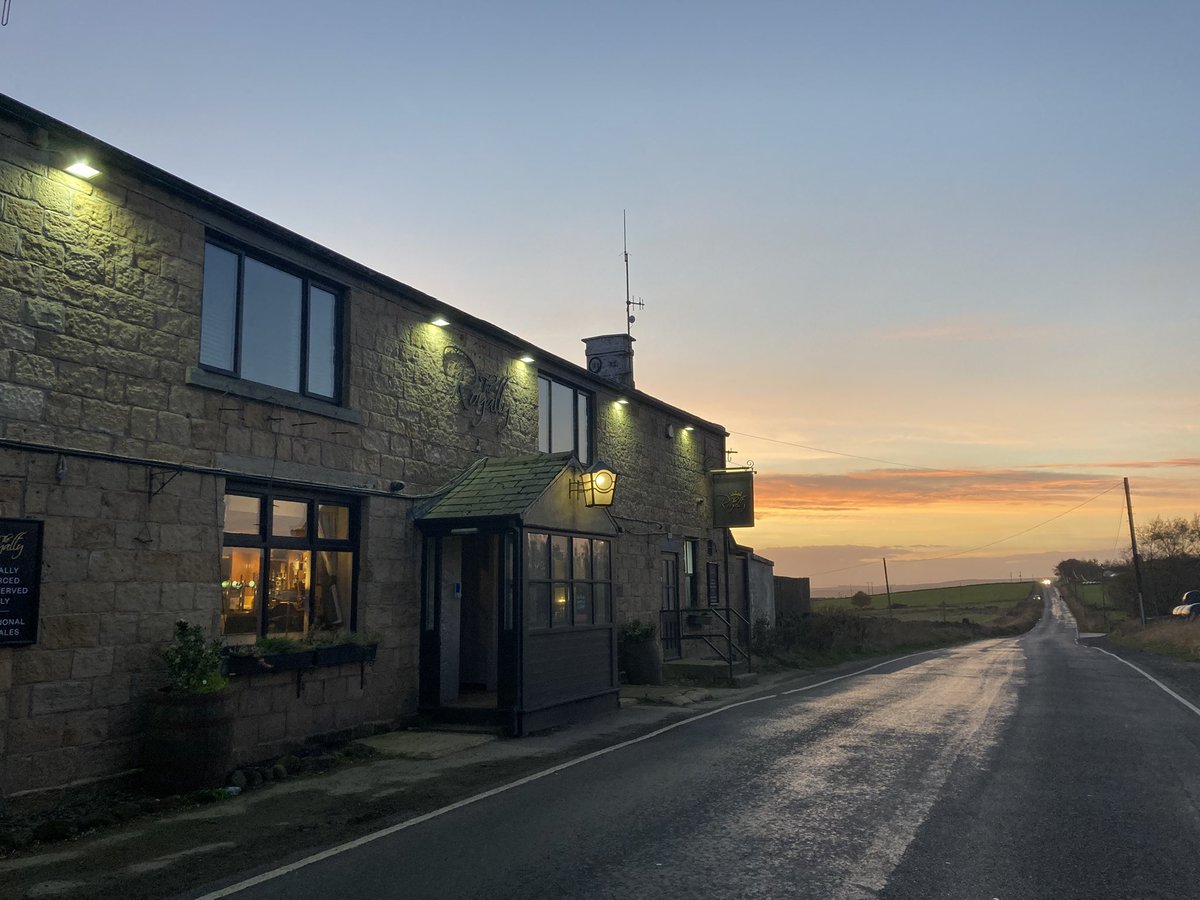 GregMulholland1's tweet photo. Lovely short afternoon stroll up #TheChevin this afternoon, couple of nice #pints at @TheRoyaltyOtley, great to see it very busy! Glorious sunset on the way down! https://t.co/OxXZUHePKv