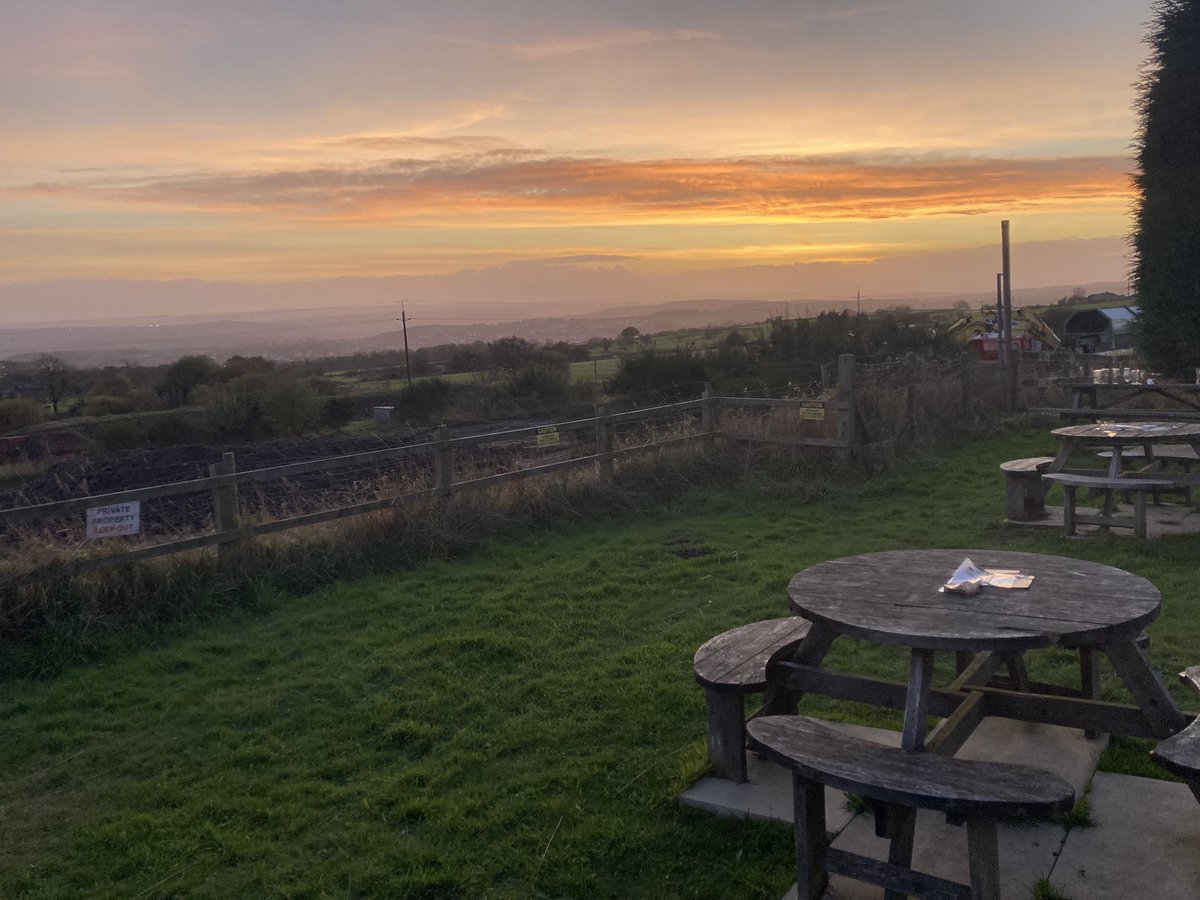 GregMulholland1's tweet photo. Lovely short afternoon stroll up #TheChevin this afternoon, couple of nice #pints at @TheRoyaltyOtley, great to see it very busy! Glorious sunset on the way down! https://t.co/OxXZUHePKv