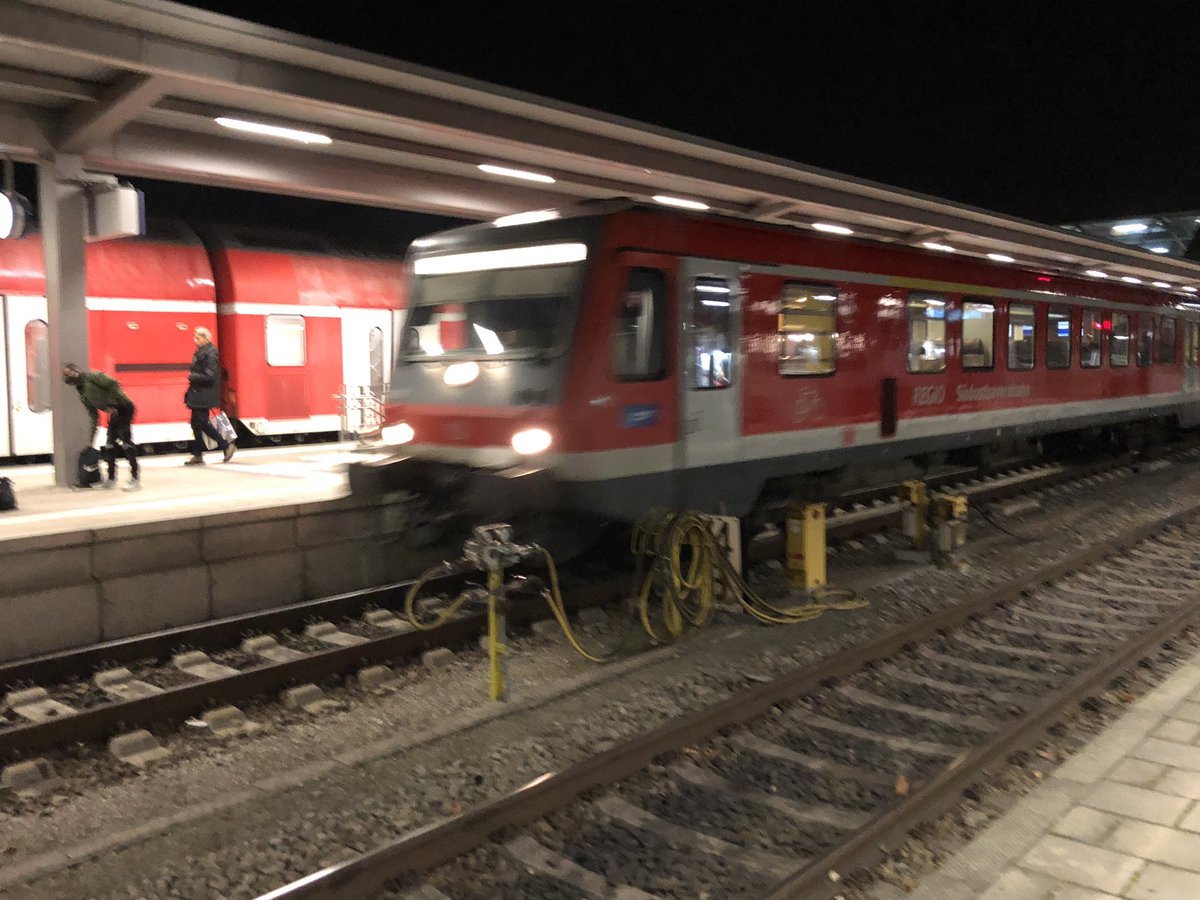 BlubbBlubber3's tweet photo. Da gabs übrigens noch ein bisschen was zu sehen…
#singats
#StraßenbahnvonHinten
#mvg
#railjet
#BR628
#Adelholzener
Achja, andere können bessere Fotos. Wird Zeit für einen neuen Apfel 🍏 😅 https://t.co/Ch5jrzn1Zf