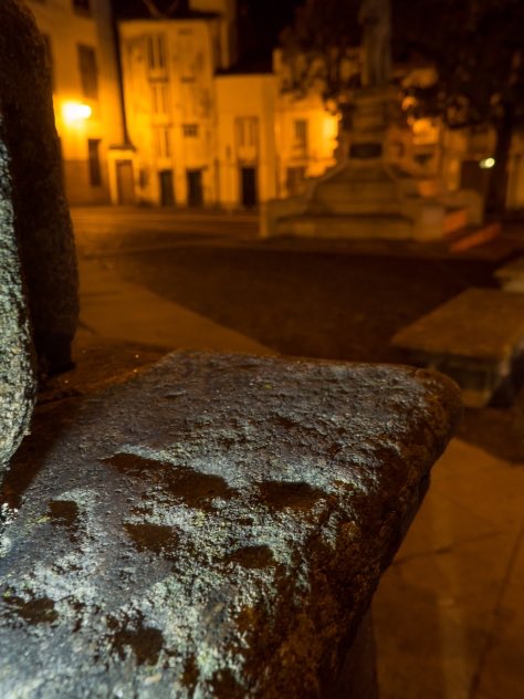 martolius's tweet photo. #SabíasQue en Compostela podemos encontrar ocultos entre las piedras de los monumentos, más de 160 tablas que servían para jugar al tres en raya en época del Barroco.  

#TwitterCultural 

⬇️⬇️⬇️ https://t.co/Iywr3zi0Gx