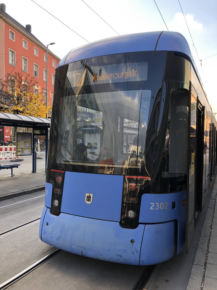 BlubbBlubber3's tweet photo. Da gabs übrigens noch ein bisschen was zu sehen…
#singats
#StraßenbahnvonHinten
#mvg
#railjet
#BR628
#Adelholzener
Achja, andere können bessere Fotos. Wird Zeit für einen neuen Apfel 🍏 😅 https://t.co/Ch5jrzn1Zf
