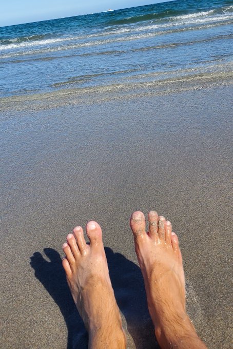 The watter is so clear!
This is a little treat for all you foot lovers out there ?
?
Get more on my OnlyFans