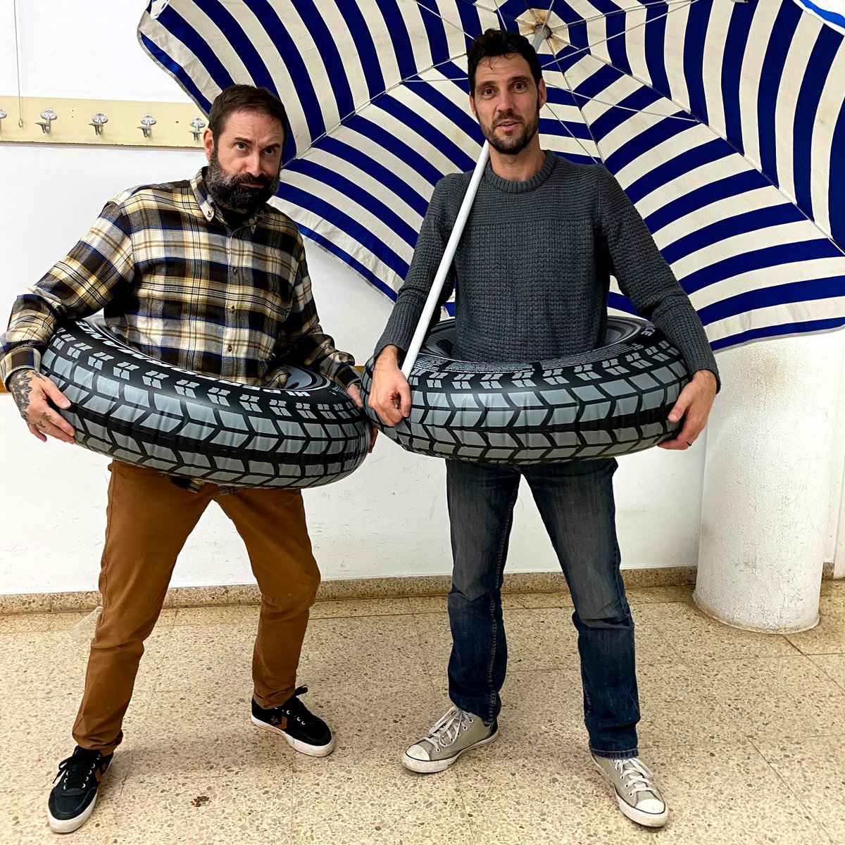 Caulababa's tweet photo. Caulababa dia 14 a les 16 de la tarda a la plaça Abat Oliva de Cerdanyola amb l'espectacle "anem a la platja"!! 🤡

#pallasos #pallaso #pallasso #clownbarcelona #catalunya #cerdanyola #cerdanyoladelvalles #santmarti #festesdesantmarti #nasvermell #santmarti2021 #laculturaessegura https://t.co/86psPOsemu