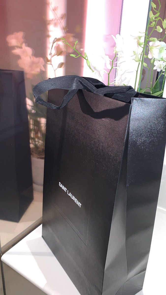 mari8u's tweet photo. Ysl Le Monogramme crossbody bag  🌹🖤ของจริงสวยมาก เห็นโรเซ่กะคนเกาหลีใช้ถึงกะนอนไม่หลับ รีบพิมหาSAทันที อิอิ ได้มาแย้ว น่ารักจริง ใช้ง่ายแมทช์ได้หลายลุค ดูเท่ สายเกา วินเทจ แนวเราเลย ราคาดีด้วย แนะนำว่าต้องมี.. ละSAก็ป้ายยาชั้น หยิบทุกใบที่น้อนใช้มาให้นี่สะพายคือสวยทุกใบเลย🥺✨ https://t.co/srO3EPOLiQ