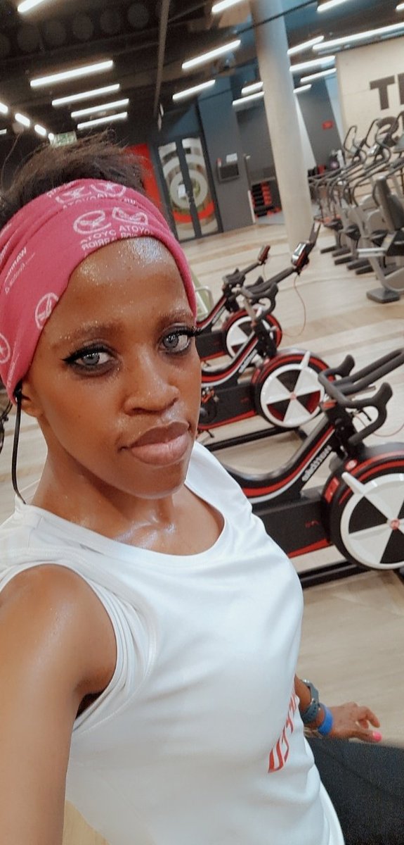 ocrgirl_emjeezy's tweet photo. It was a very colorful day 
💙💛💜💚🧡
.
.
#ipaintedmyride
#Sundaybikeride 
#wattbike 
#IGCBike
#FTPtraining https://t.co/K3owHXAyqG