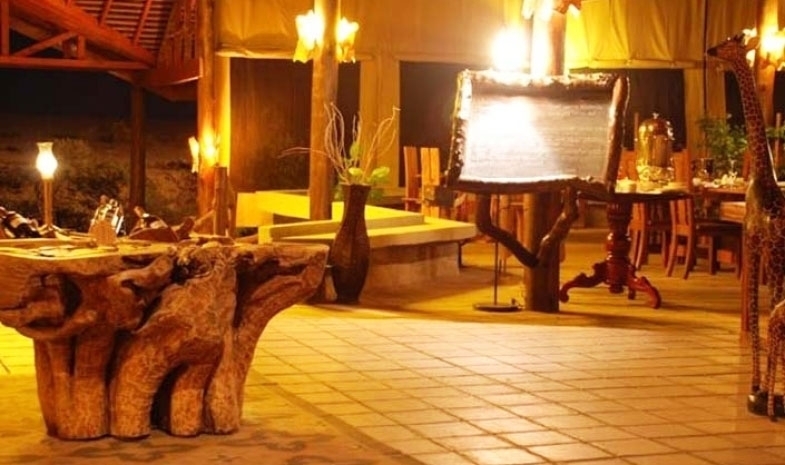 DetourSafaris's tweet photo. or two twin beds and is decorated with vibrant African colours to create a warm feeling and offers every comfort expected of a luxury safari camp.
The en suite bathrooms feature a beautiful stand-alone bathroom.
The family tents have a stand alone bath tub in addition to showers. https://t.co/KaMmjZMohV