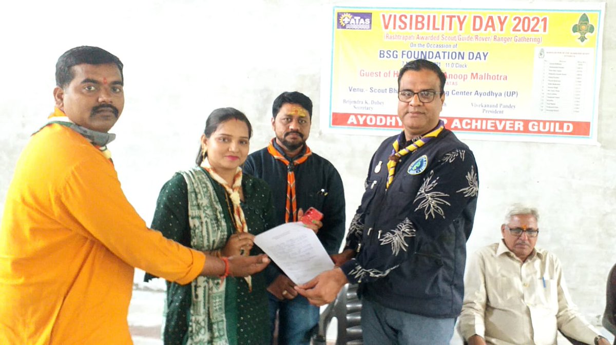 BrijendraDubey7's tweet image. भारत स्काउट गाइड के 71वें स्थापना दिवस के अवसर पर #अयोध्या_टॉप_एचीवर_गिल्ड के तत्वावधान में आयोजित राष्ट्रपति पुरस्कार प्राप्त स्काउट, गाइड, रोवर बहुत सालो बाद सभी इक्कठा हुये और सभी ने अपने अनुभव शेयर किया पुरानी यादें ताजा हो गई।
#BACKTOSCOUTING
@upbsgayodhya
@myogiadityanath