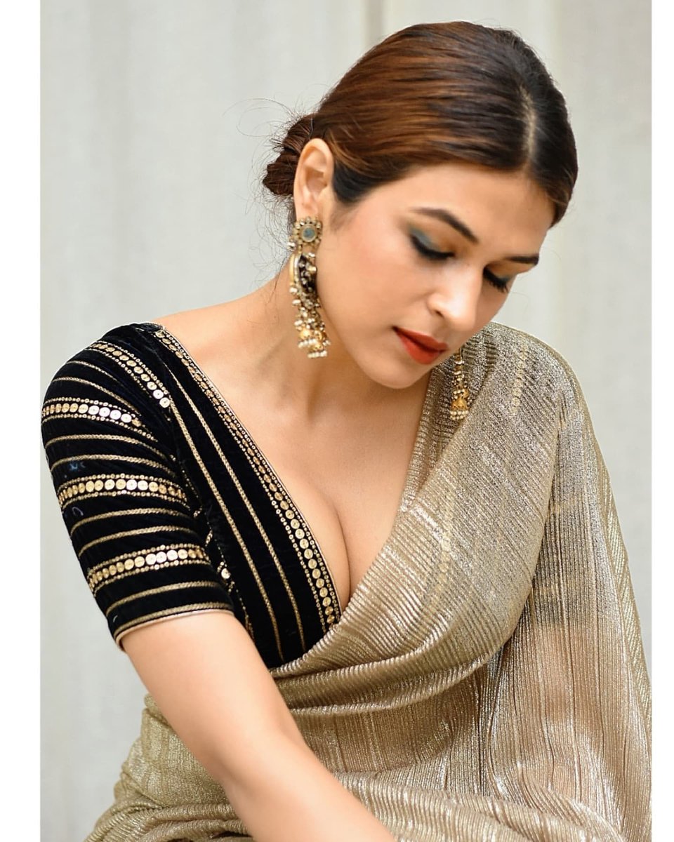 TAndhalu's tweet photo. 🥵🥵 https://t.co/l0uEsRhwZk