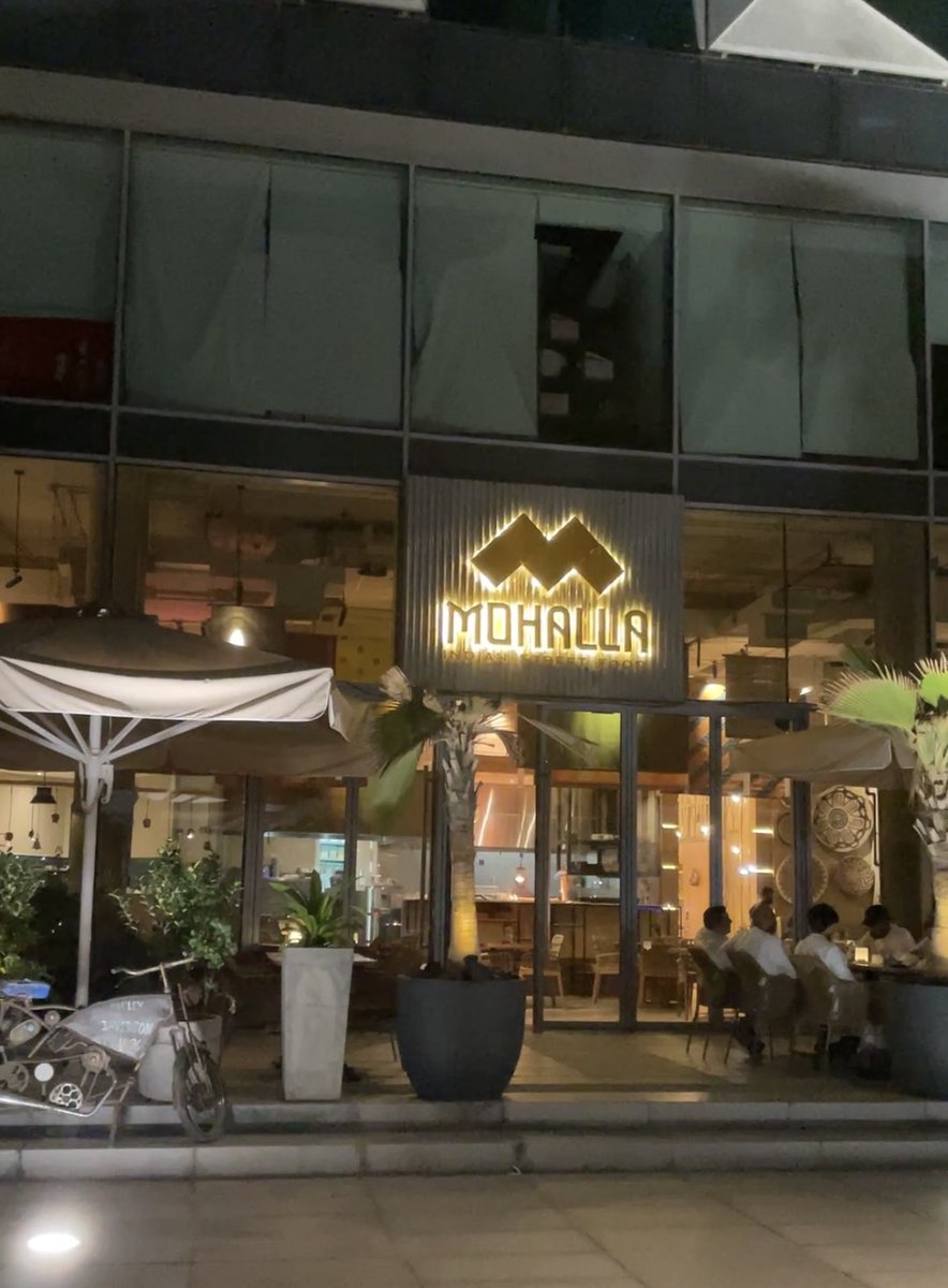 Vadapav, Soft Shell Crab and Prawns Paniyaram at Mohalla Restaurant located at Dubai Design District. #TheTastyDubai