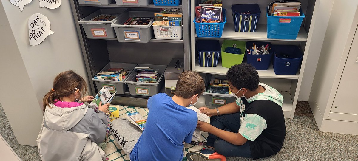 HeatherLiputVV's tweet image. #freereadfriday #bookfairfun @HeatherLiputVV @VV_Voyagers